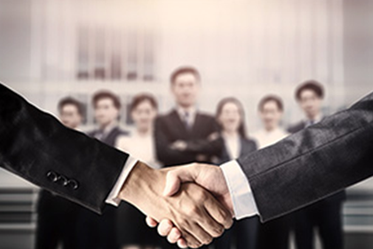 担保人面对欠债不还的债务人应如何应对？